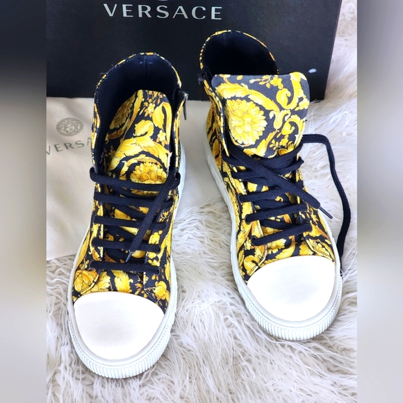 Versace Black and Gold Barroco print canvas sneaker sz 8.5 - Picture 2 of 8